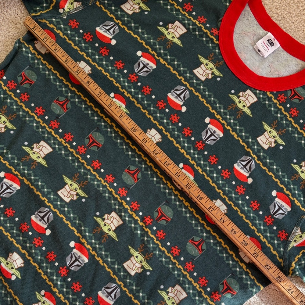 Hanna Andersson Festive Star Wars Long Sleeve PJ Top- Green and Red - Picture 6 of 16